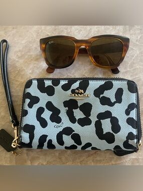 Coach powder, blue leopard print, zip around coin, purse, wristlet leather Tag
